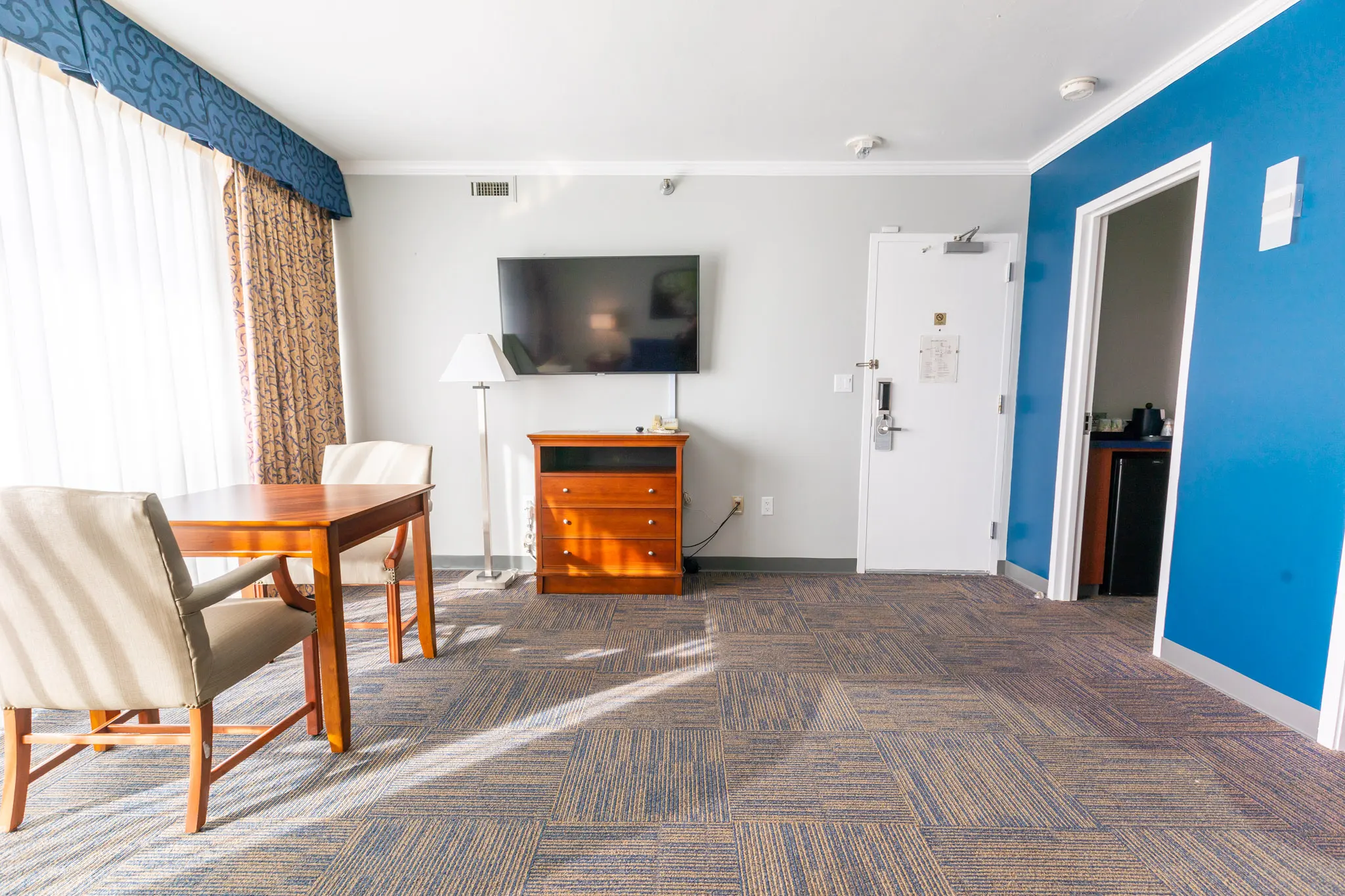 220112_RU_HotelRoomStock_038-HDR