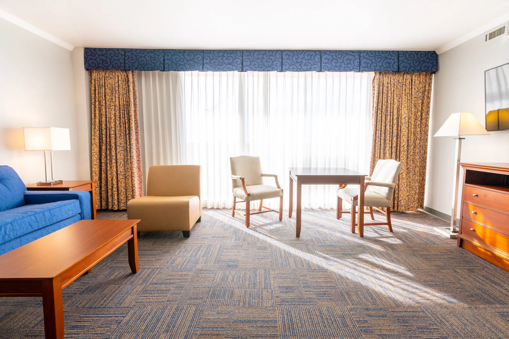 220112_RU_HotelRoomStock_042-HDR