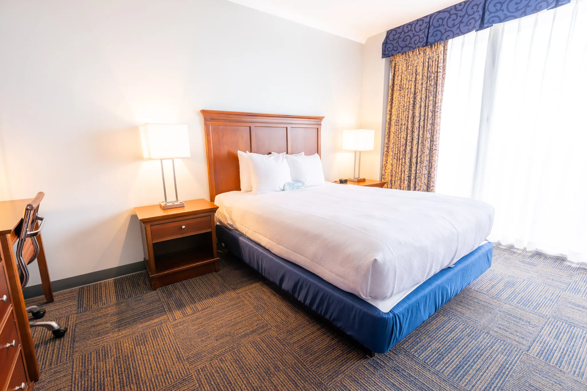 220112_RU_HotelRoomStock_124-HDR