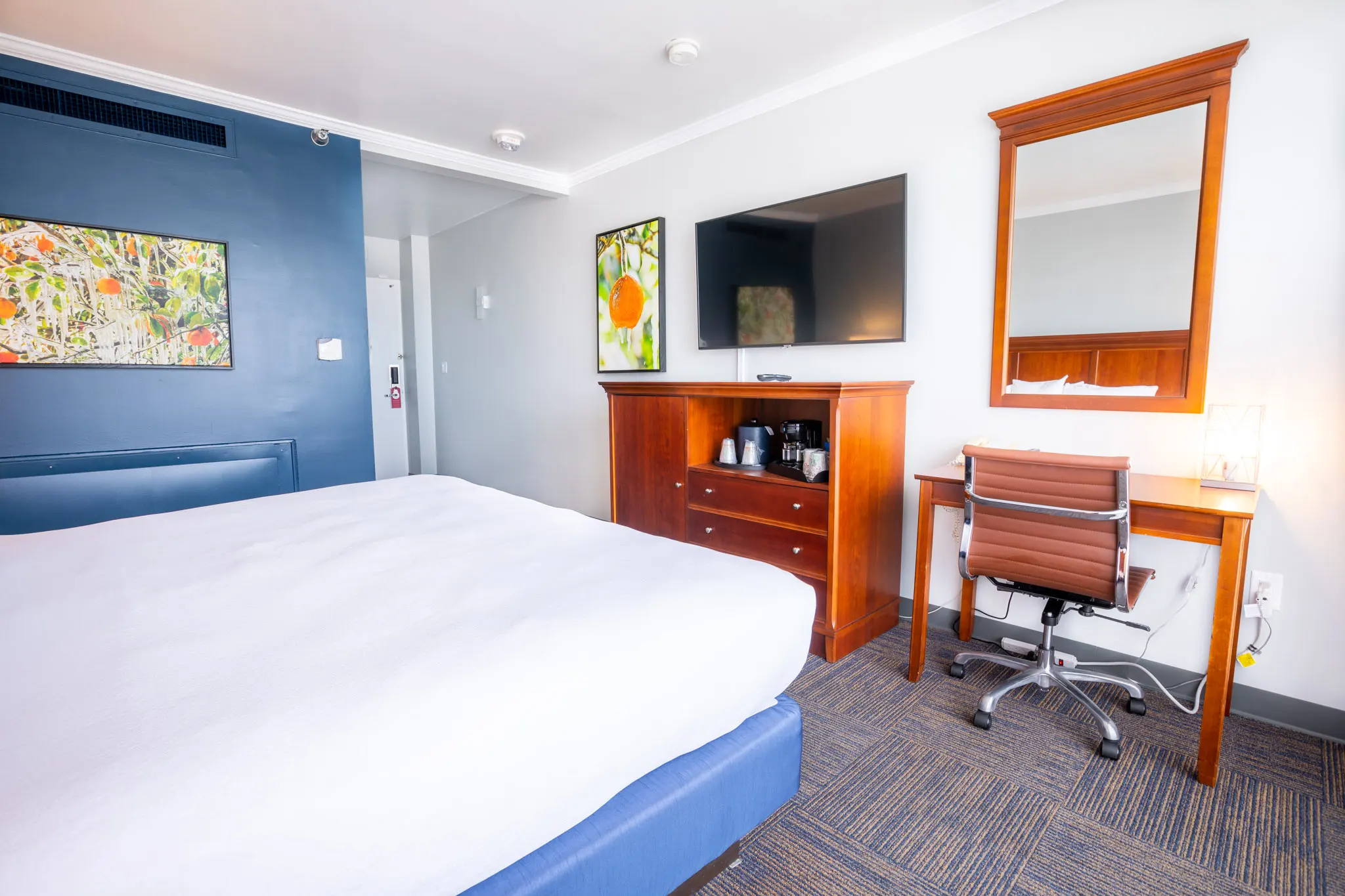 220112_RU_HotelRoomStock_187-HDR